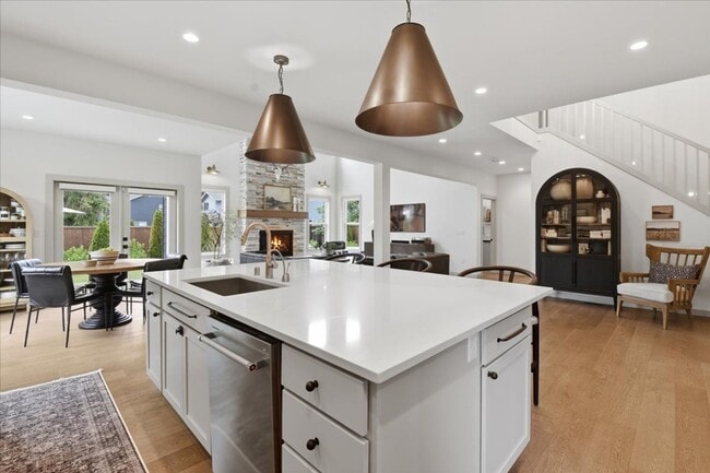 Building Photo - 4bd/2.5ba Carnation Home