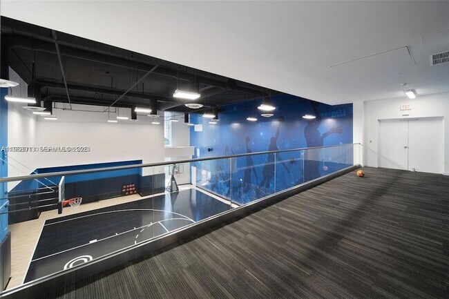 Building Photo - 851 NE 1st Ave