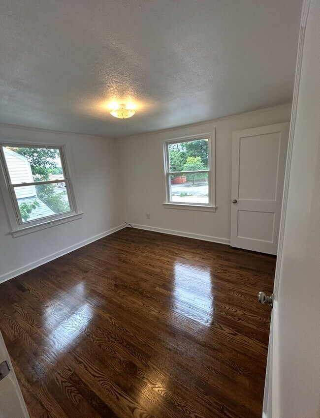 Building Photo - 3024 Brambleton Ave SW