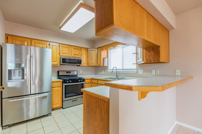 Building Photo - 3 Bedroom 2 Bath Home