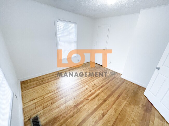 Building Photo - 1 Monroe St