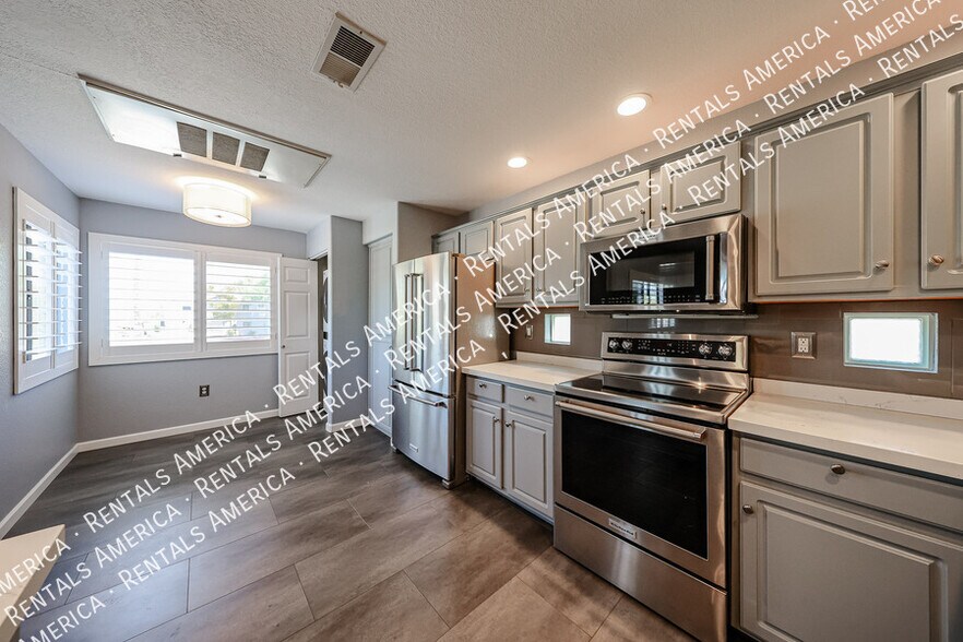 Building Photo - 9555 E Raintree Dr