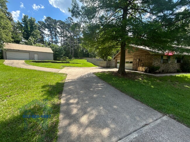 Building Photo - 104 Pinewood Ct