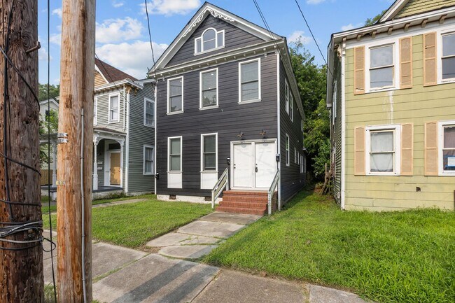 Building Photo - 126 Linden Ave