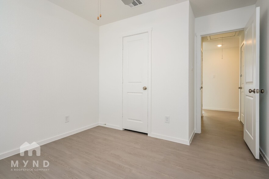 Building Photo - 2749 Ctr Crk Ln