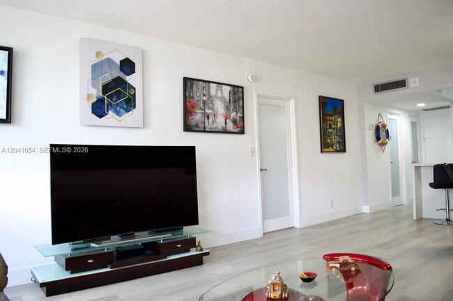 Building Photo - 3725 S Ocean Dr