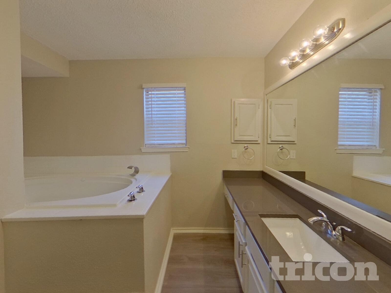 Building Photo - 837 Globe Ave