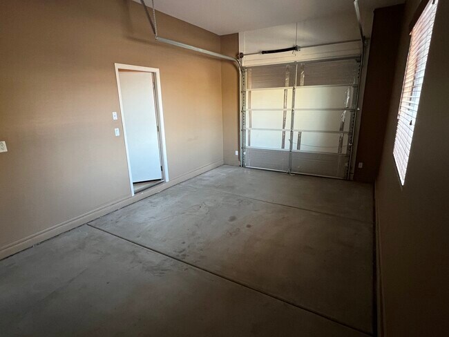 Building Photo - 14393 W Poinsettia Dr