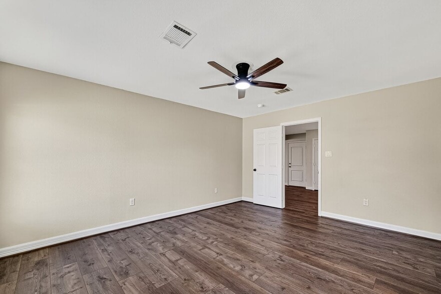 Building Photo - 2217 10th St