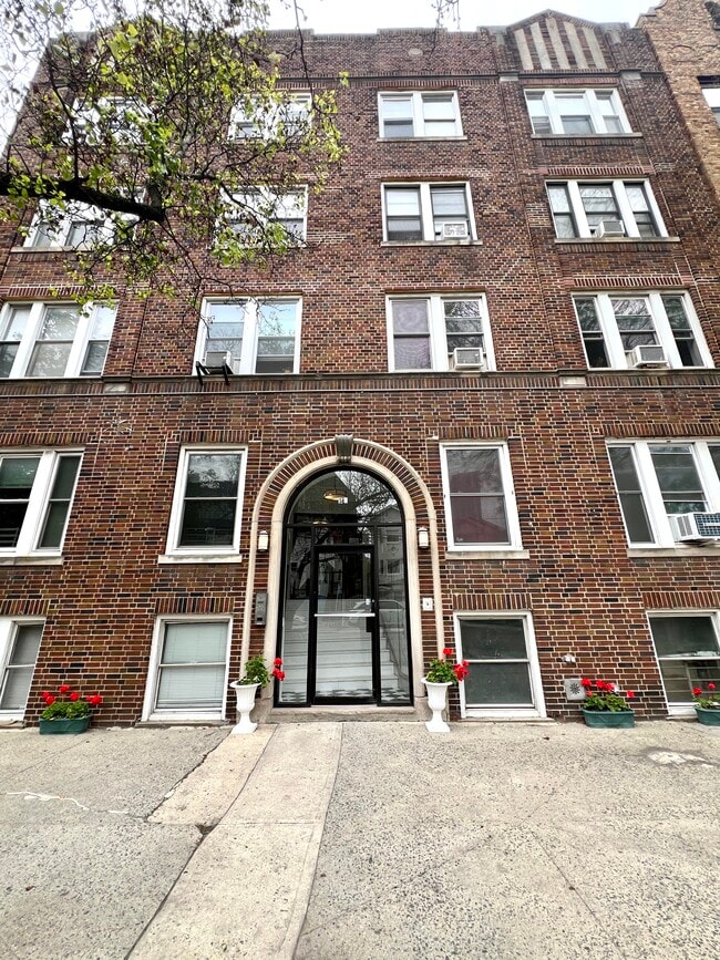 Building Photo - 57 Corbin Ave