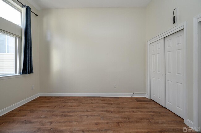 Building Photo - 2902 Madaline Dr
