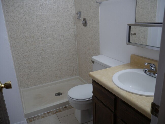Building Photo - 2524 Garden Way