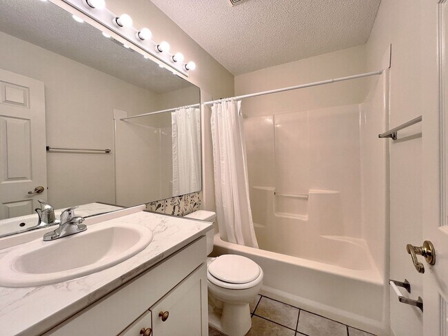 Building Photo - Two-Bedroom Townhome in Winter Haven