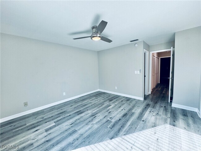 Building Photo - 4641 SW Santa Barbara Pl