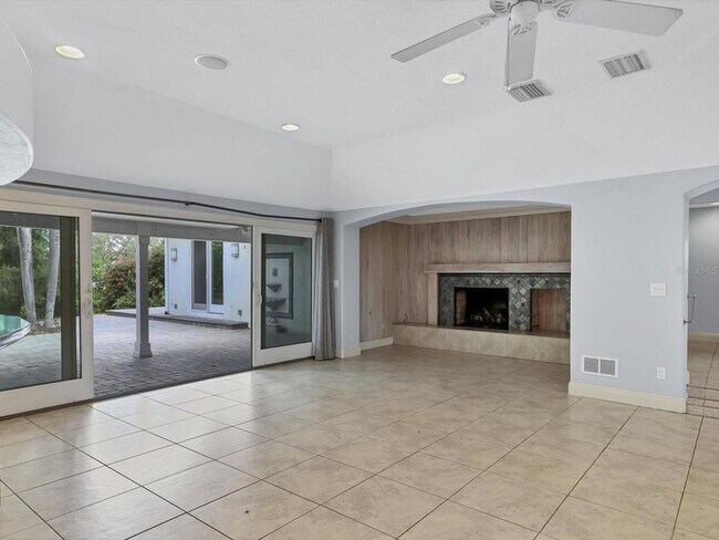 Building Photo - 3424 Tanglewood Dr