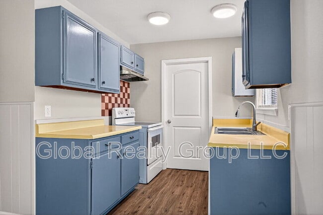 Building Photo - 301 Deborah Dr