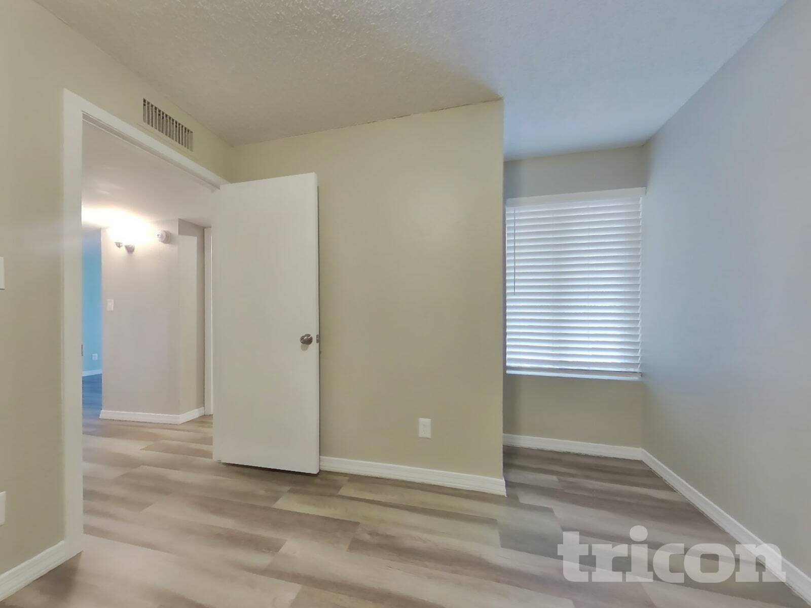 Building Photo - 1205 E Grove Cir