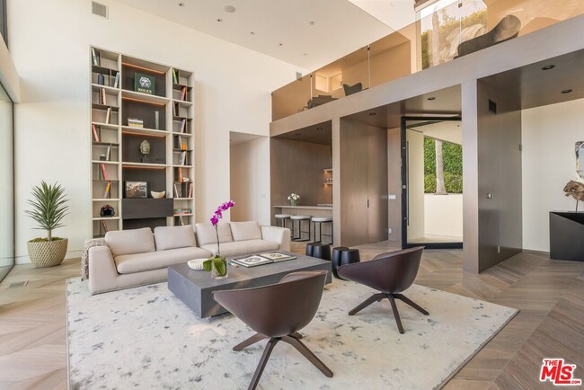 Building Photo - 9405 Sierra Mar Pl