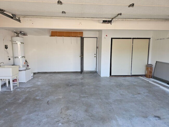 Building Photo - 4bed 2.5bath Remodeled inc. Solar & Pool