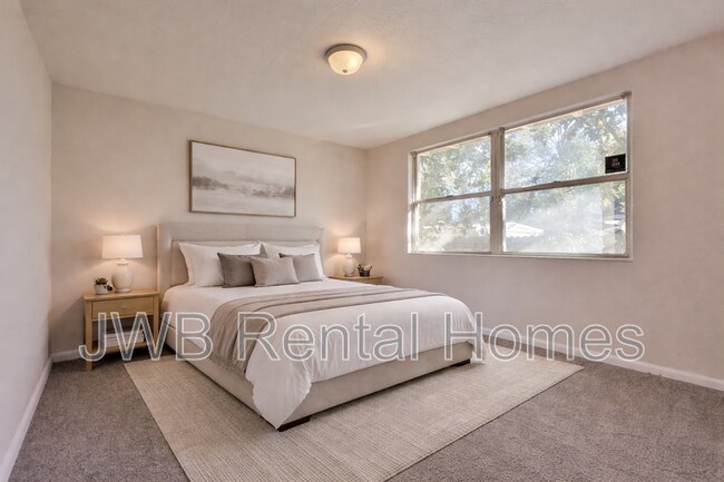 Building Photo - 1593 W 21st St