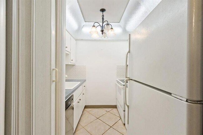 Building Photo - 2565 S Ocean Blvd