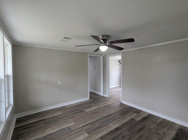 Building Photo - 202 Underwood Dr