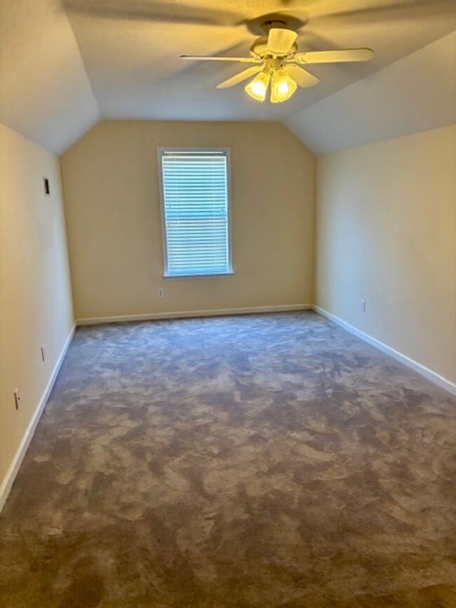 Building Photo - AVAILABLE NOW - 3 Bedroom 2.5 Bath Home in North Augusta!