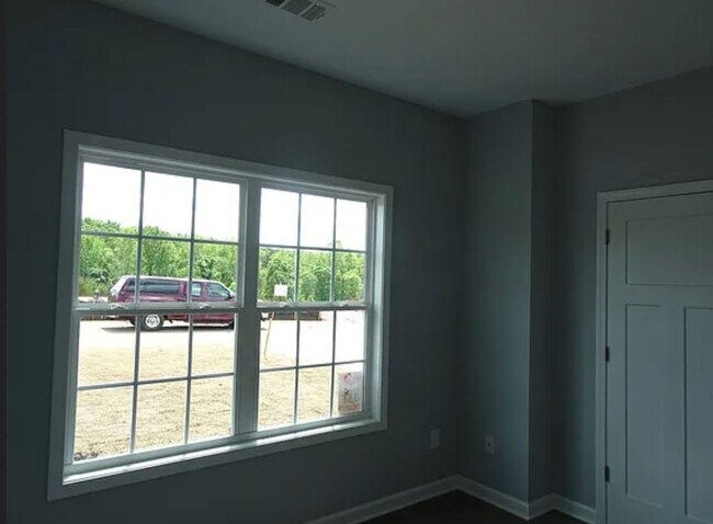 Building Photo - 179 Pine Knoll