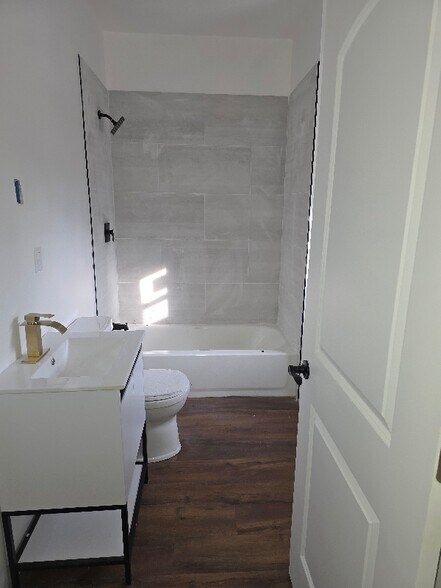 Building Photo - 1211 Rutledge St