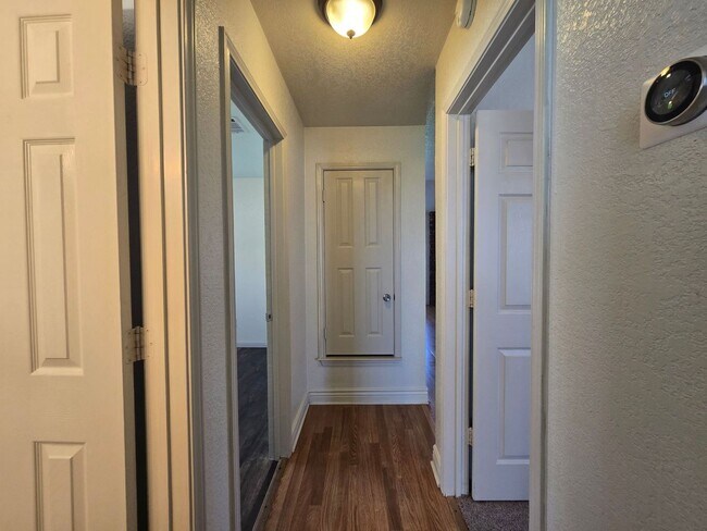 Building Photo - 2305 Amethyst Dr
