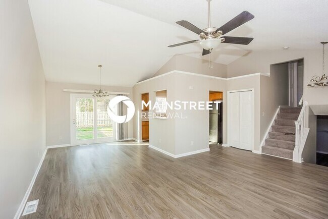 Building Photo - 4 Bedroom Pet-Friendly Home in Charlotte, NC with Main Street Renewal