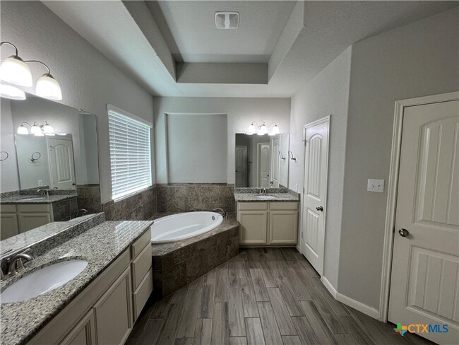 Building Photo - 338 Oak Creek Way