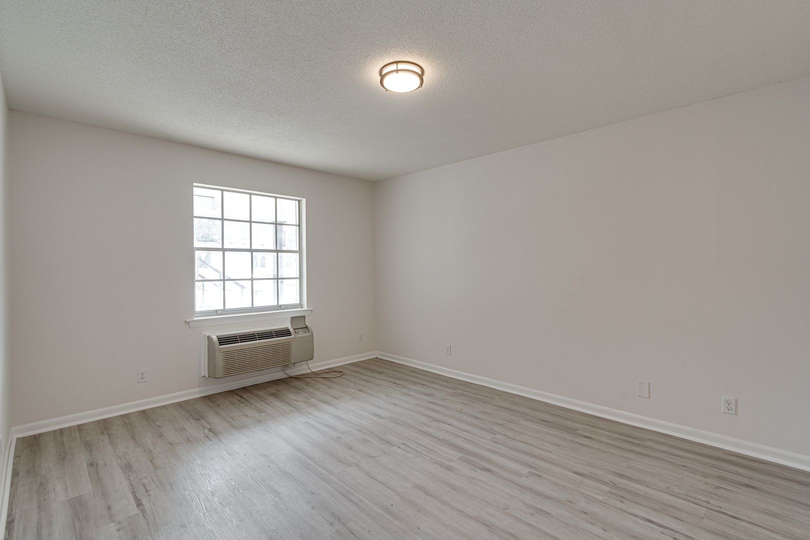 Building Photo - 2845 Dayton Blvd