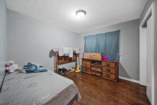 Building Photo - 8837 S Talman Ave