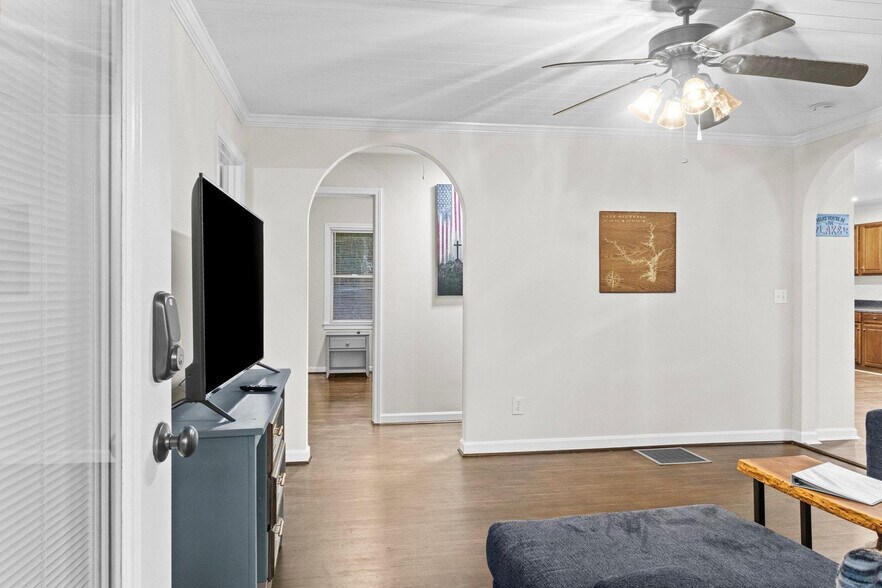 Primary Photo - 68 P J S Inlt