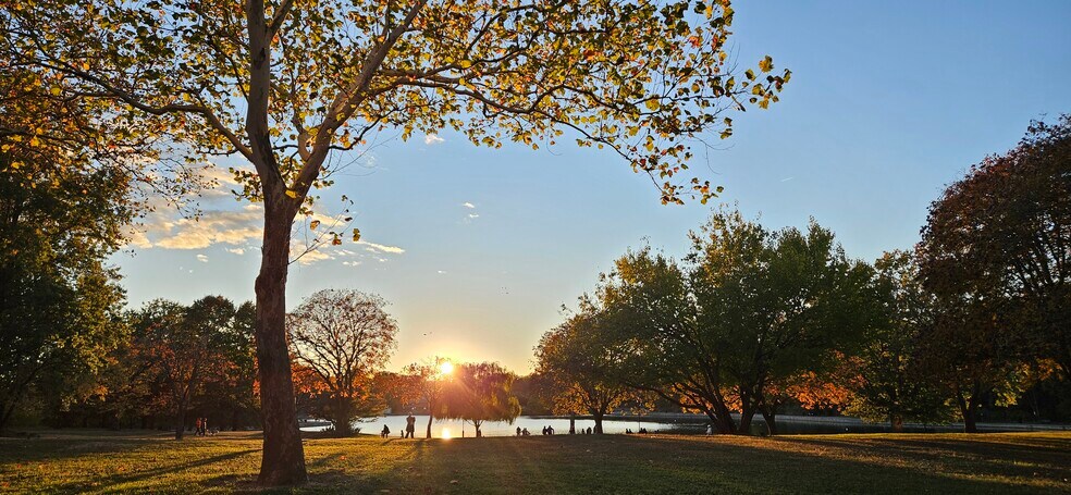 Building Photo - 8800 Boulevard East