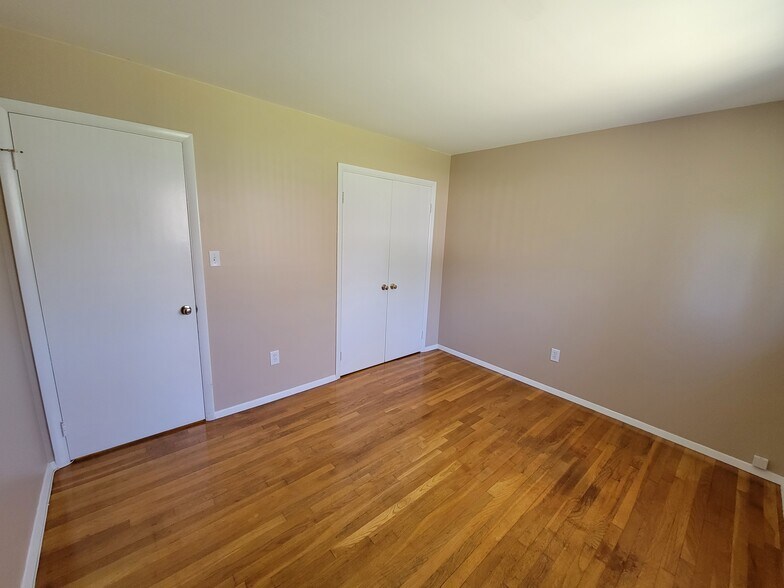 Building Photo - 7425 Bee Bee Dr