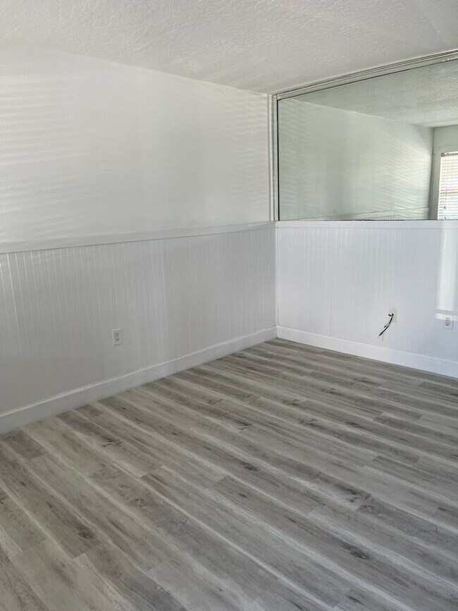 Building Photo - Ocean Breeze 16