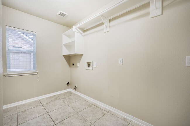 Building Photo - 15810 Cypress Hall Dr