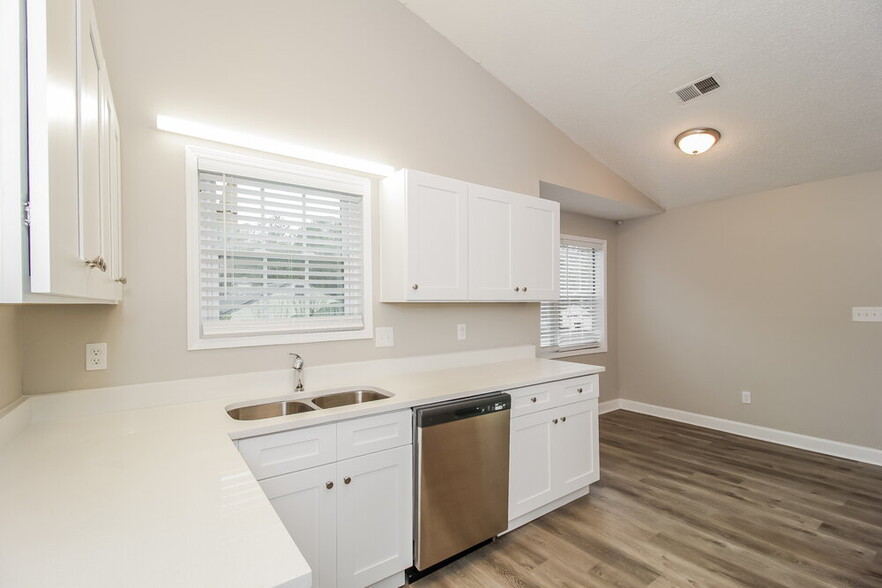 Building Photo - 3901 Old Villa Ct