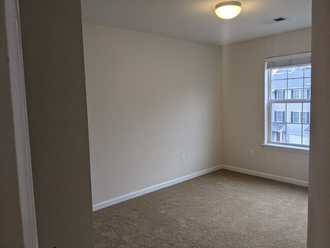 Building Photo - 3 Bedroom Townhouse for Rent in Waynesboro!