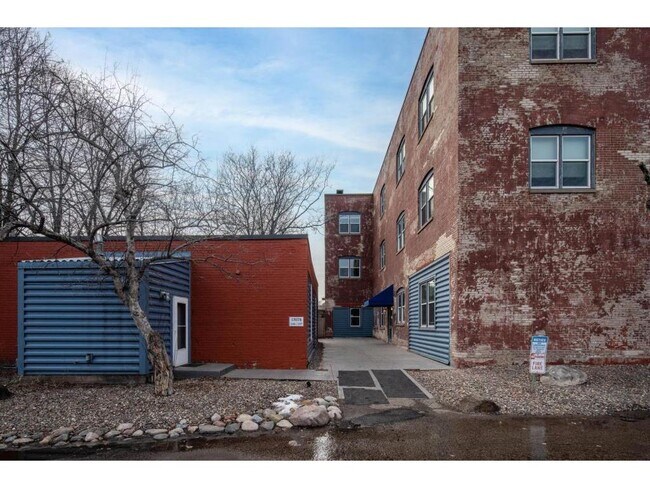 Building Photo - 215 7th St NE