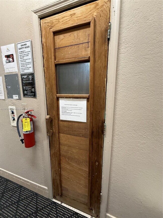 Building Photo - 16521 Blatt Blvd