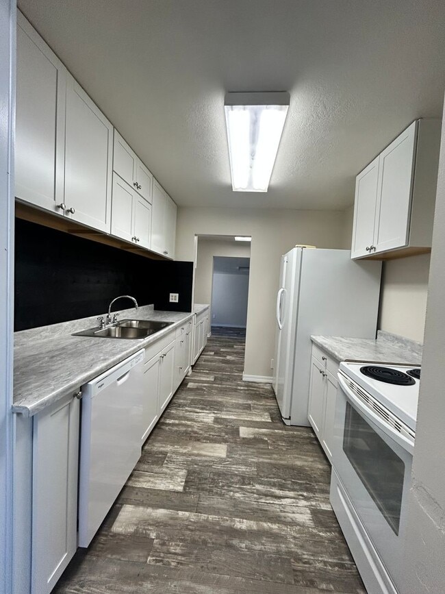 Building Photo - 4 bed 1 bath in the heart of Hamilton
