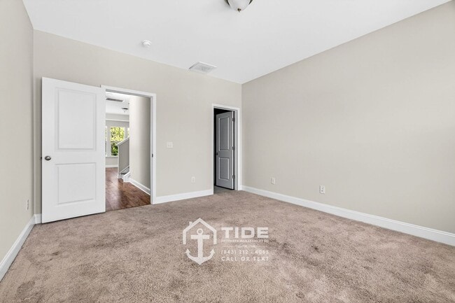 Building Photo - Modern Comfort & Easy Living in Goose Creek