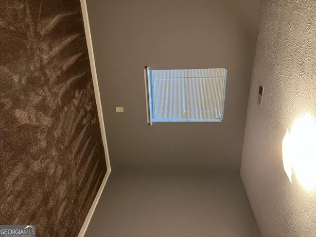 Building Photo - 9403 Forest Knoll Dr