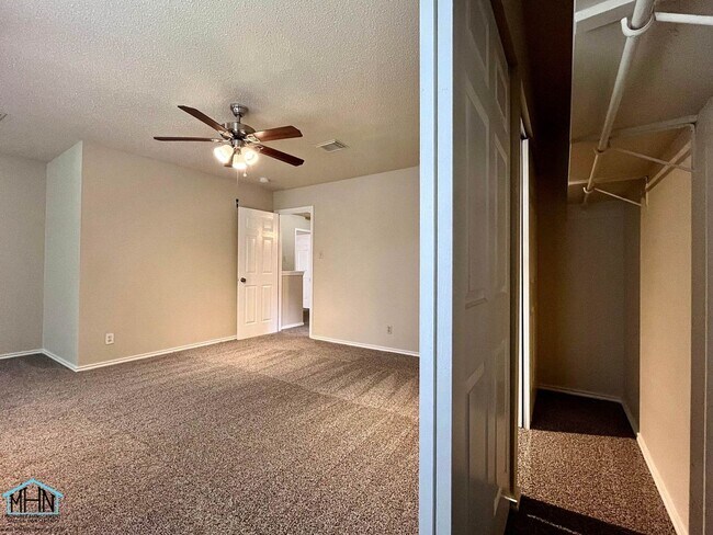 Building Photo - 8143 Chestnut Manor Dr