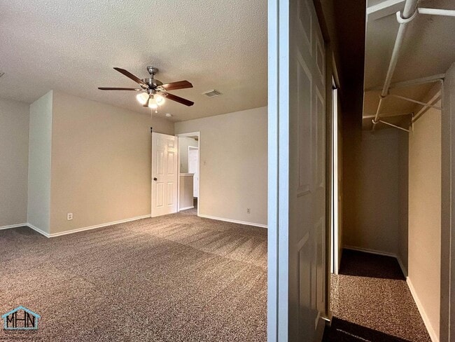Building Photo - Bright and Inviting 2-Story home, conveniently located near to Randolph AFB and SAMMC!