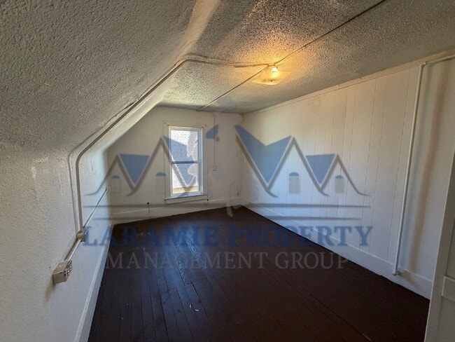 Building Photo - 614 S 5th St