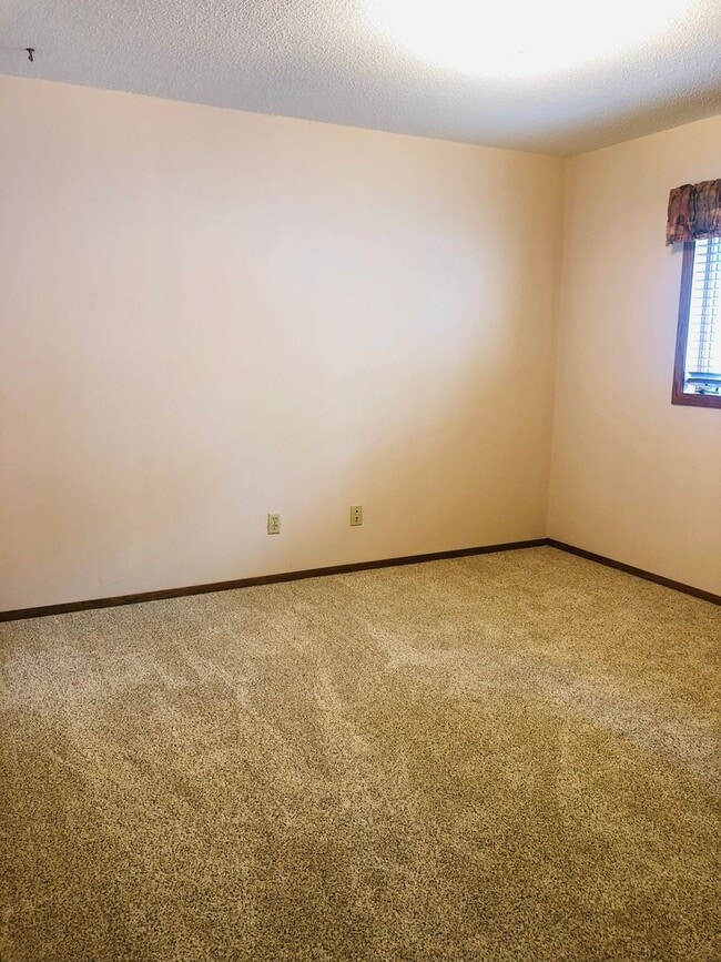 Building Photo - 14 9th Ave SE